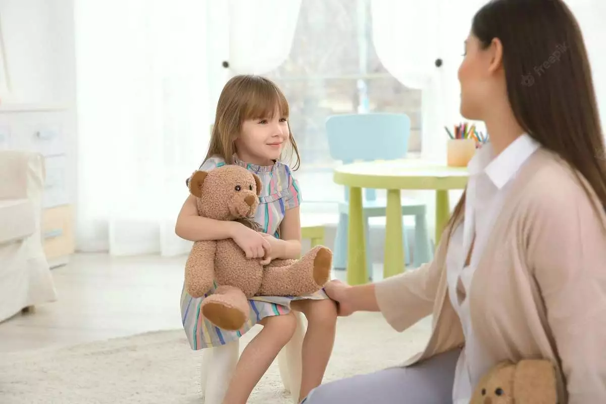 Obesidade Infantil – Causas e Tratamento Obesidade Infantil – Causas e Tratamento Psicóloga Fabíola Luciano - Especialista USP