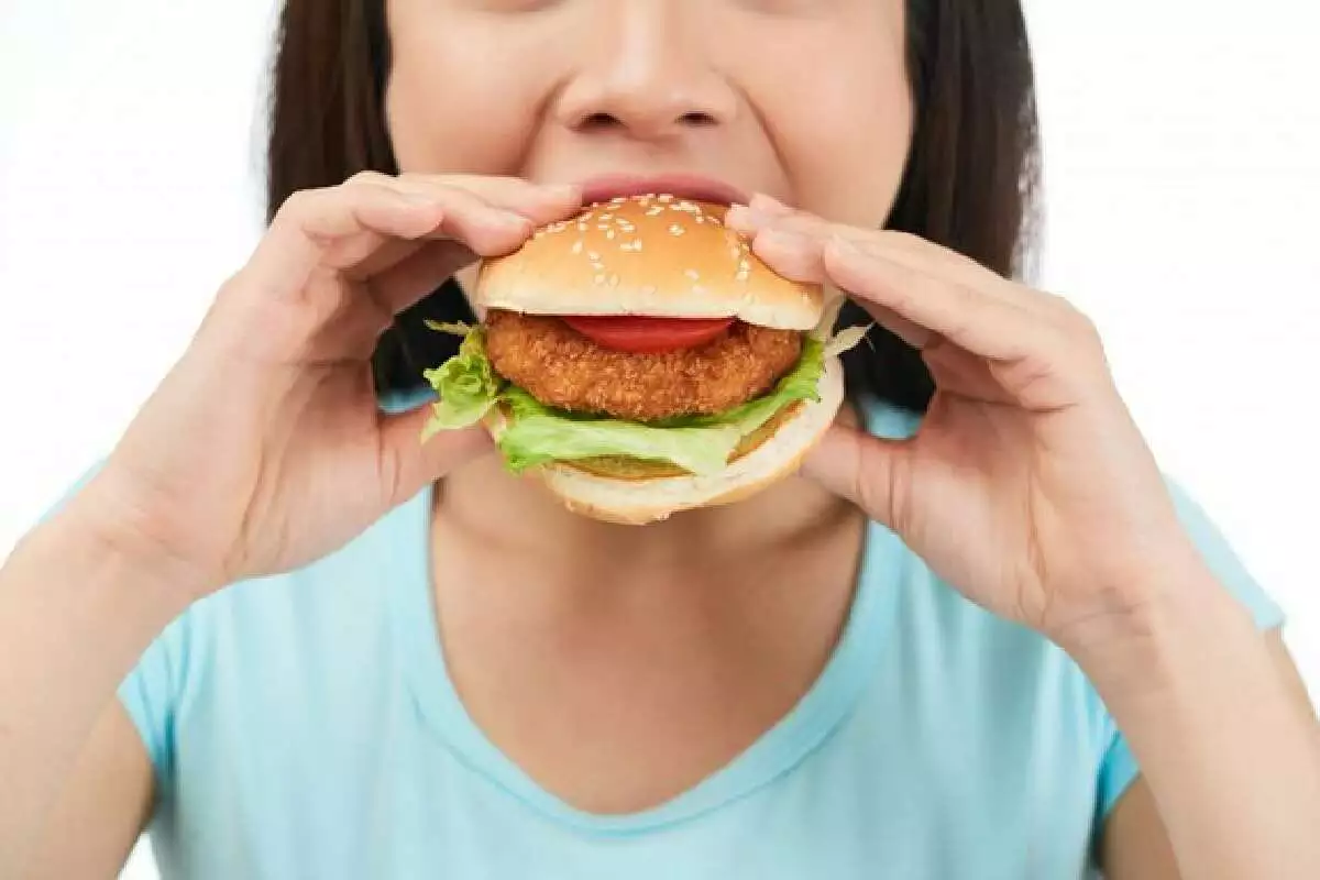 Transtorno de compulsao alimentar - Psicóloga Fabíola Luciano O que gera a compulsão alimentar Foto: Freepik